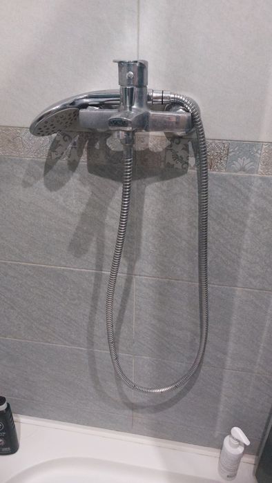 Продам краны под умыаальник/душ