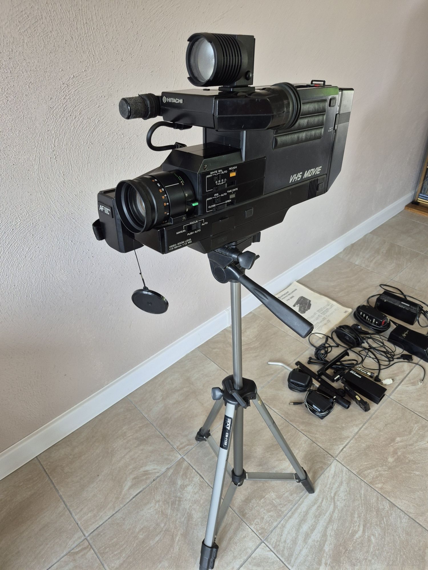 Hitachi VM-500E Video Camera/Recorder