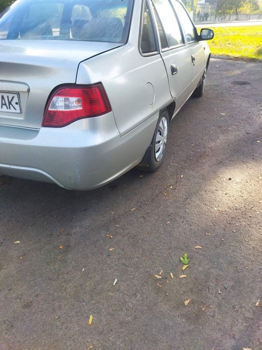 Продам нексію находу