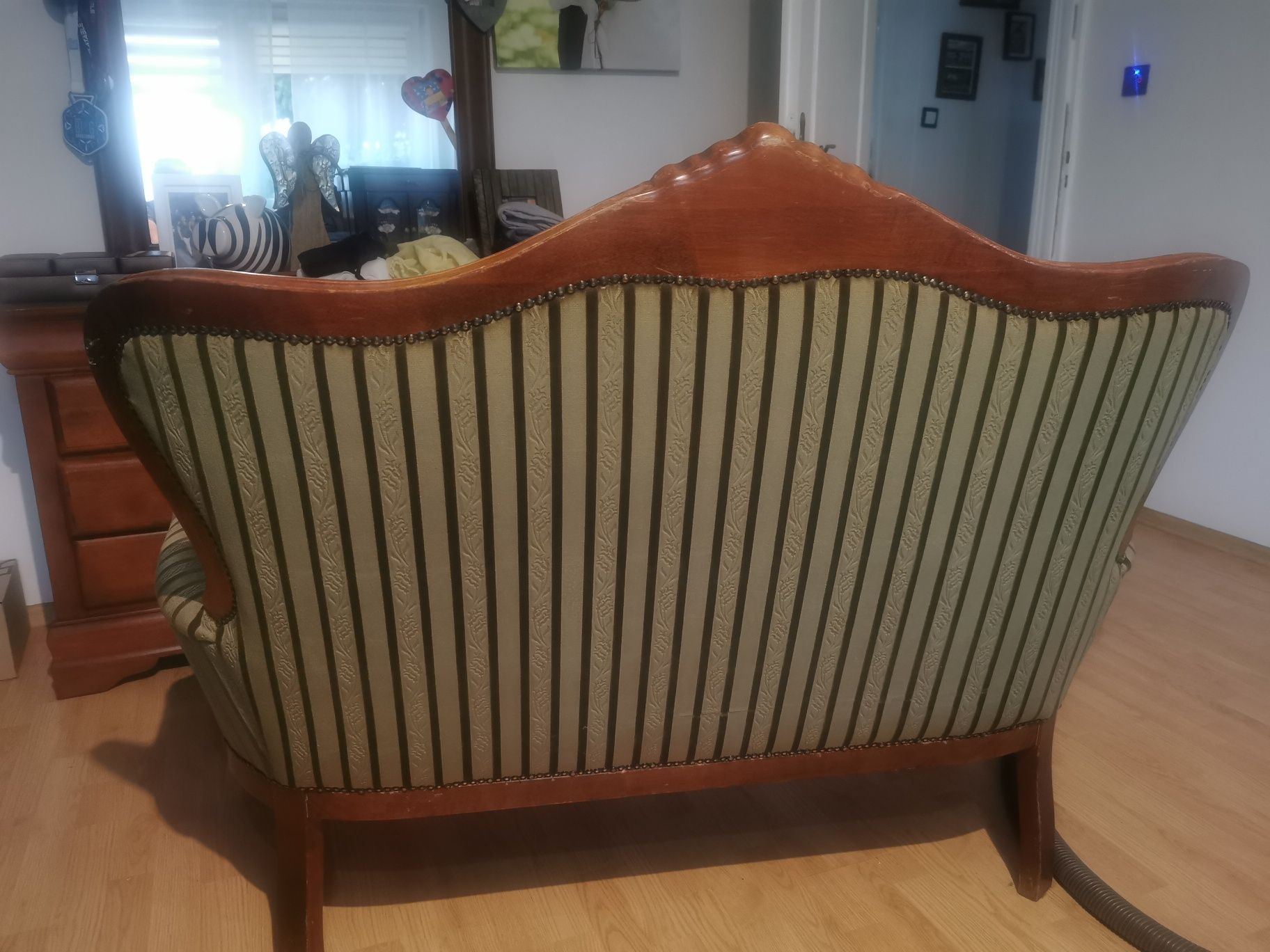 sofa w stylu ludwik
