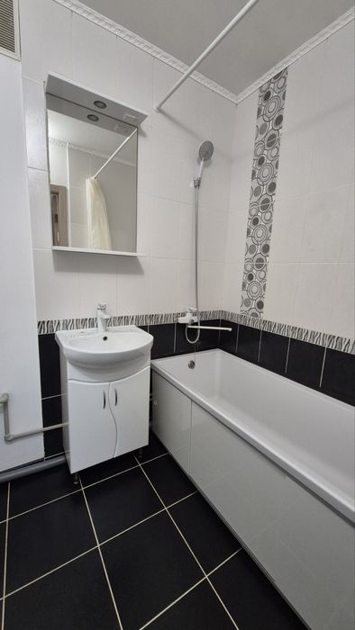 Оренда 2-х кім. Квартири в центрі з меблями. З технікою .2/5 кир.