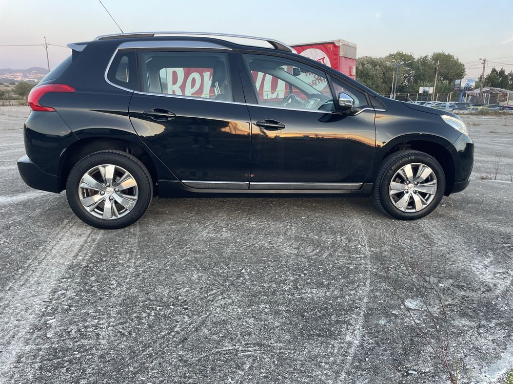 Peugeot 2008 1.2 pure tech allure