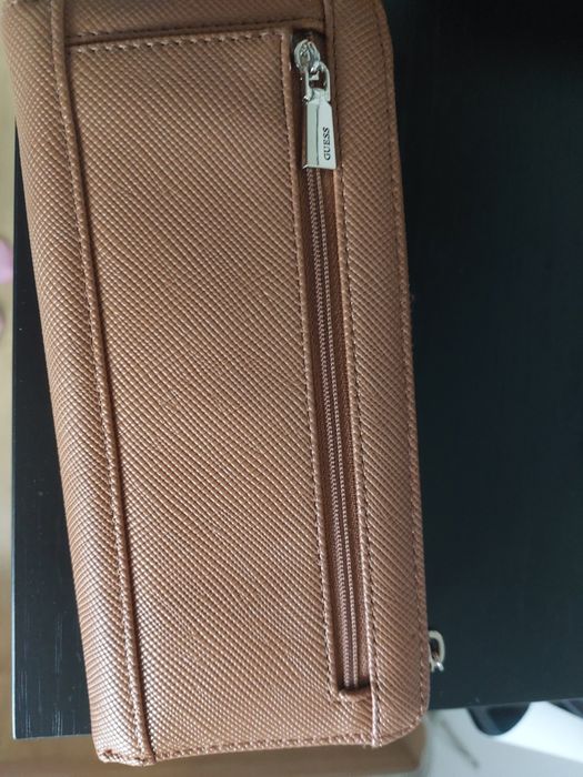 Carteira guess com pouco  uso