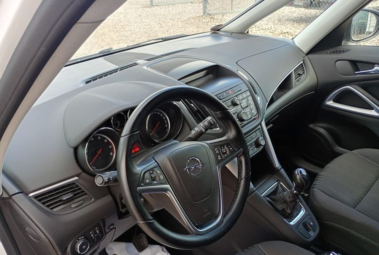 Opel Zafira 2014