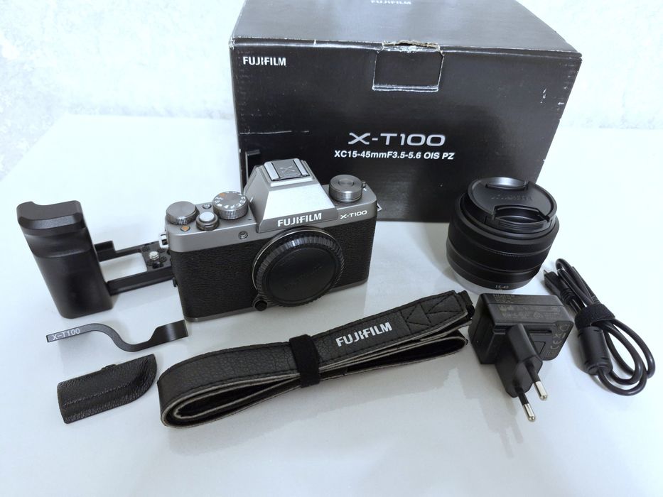 Fujifilm X-T100  + Fujinon 15-45mm +  Viltrox Air 25mm