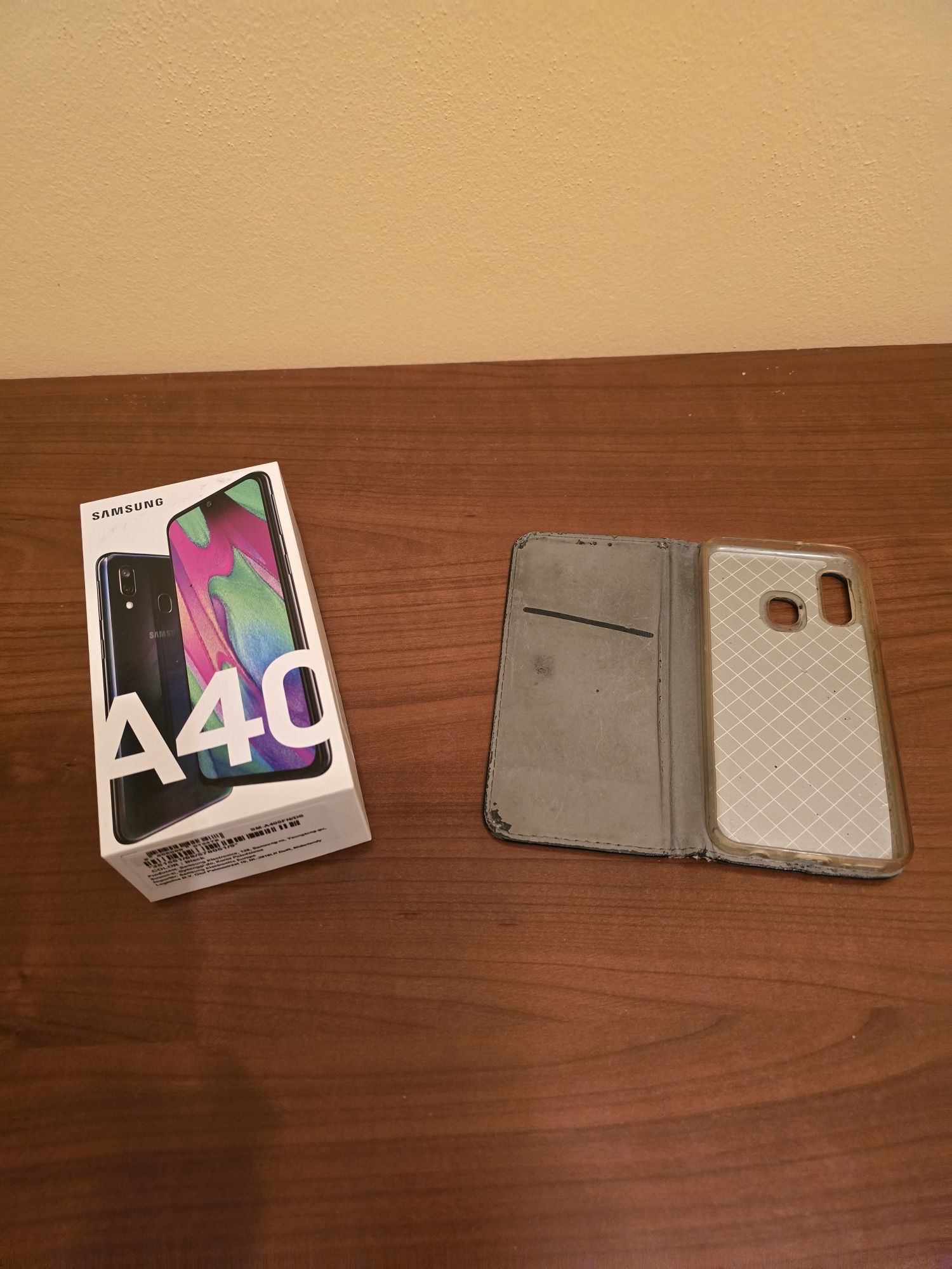 Telefon Samsung A40.