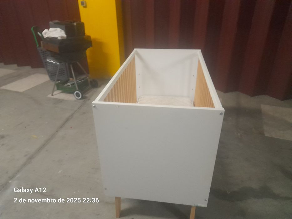 Berço com colchão+muda fraldas