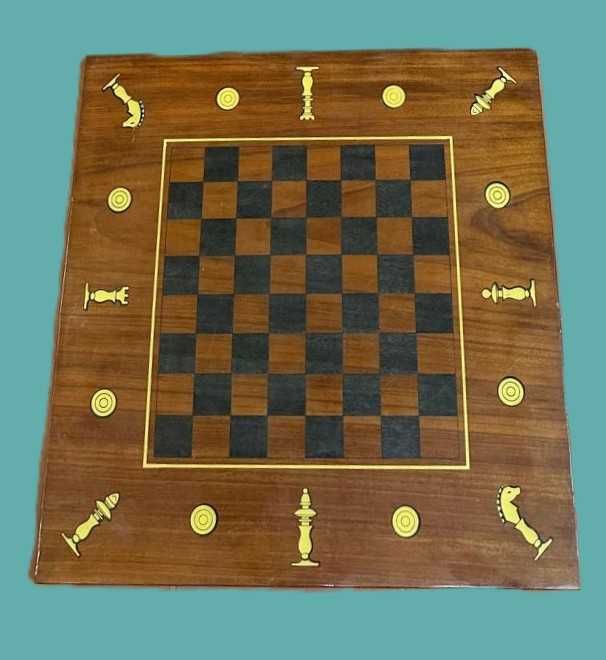 Tabuleiro antigo de xadrez. Jogo