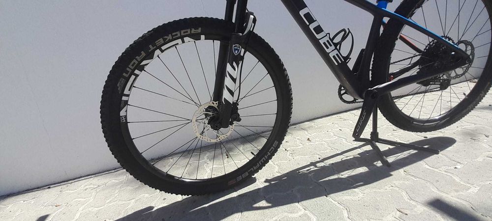 Bicicleta BTT CUBE