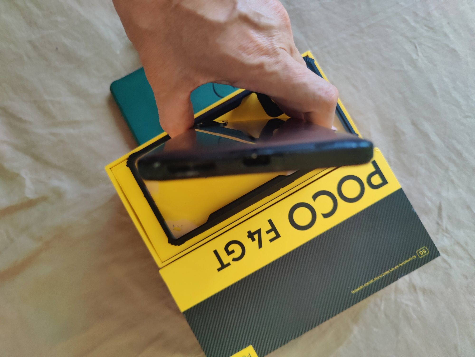 Sprzedam gamingowy smartfon Xiaomi Poco F4 gt. 12/256. Stan BDB