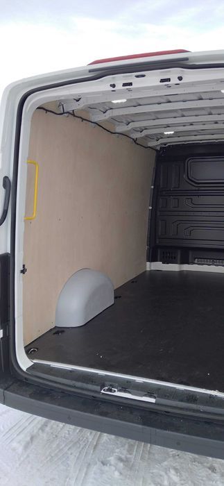 Zabudowa busa auta samochodu dostawczego VW Crafter L3H2 sklejka