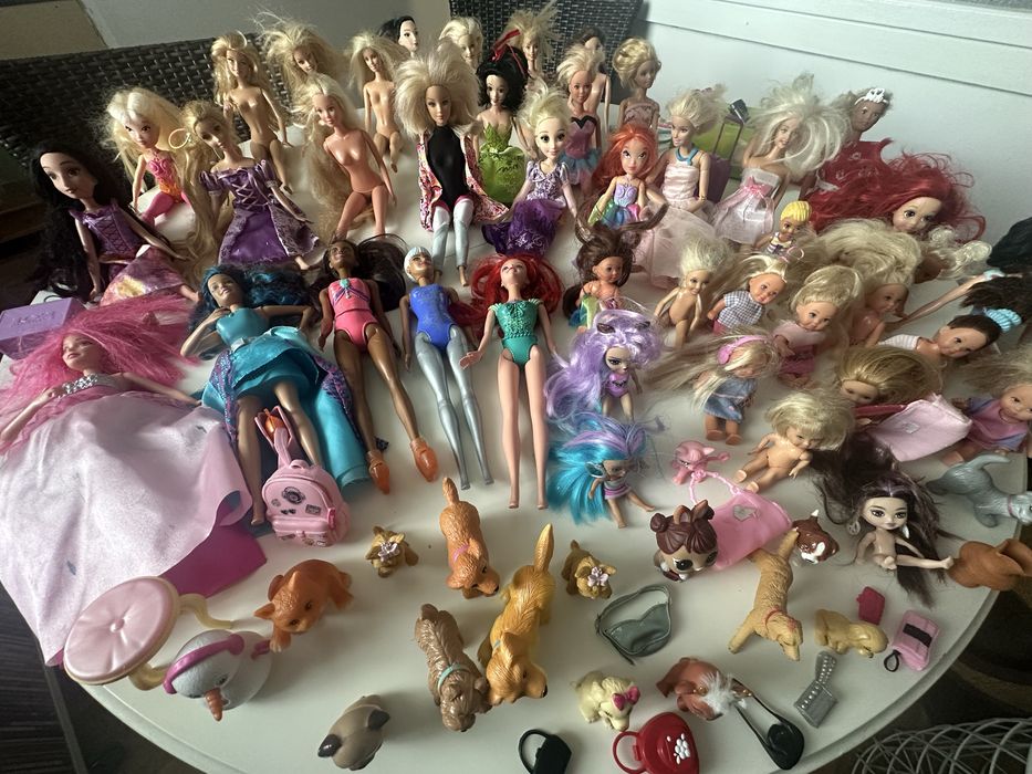 Zestaw Barbie – Kamper DreamCamper + ponad 30 lalek + akcesoria!