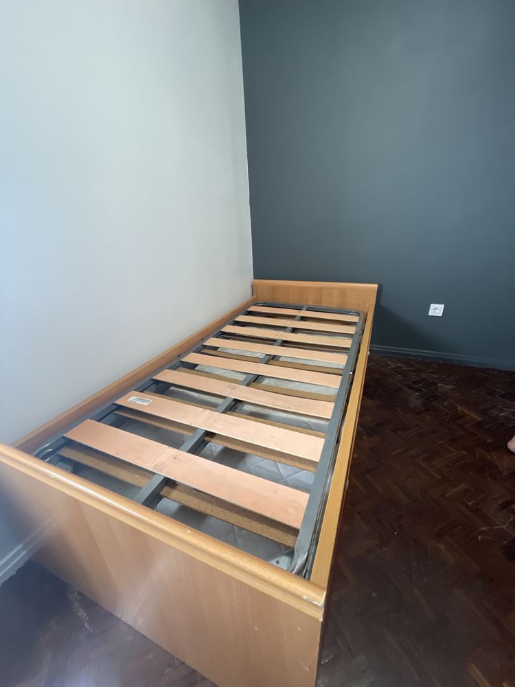 Cama de Solteiro com Gavetão com Colchoes mais Mesinha de Cabeceira