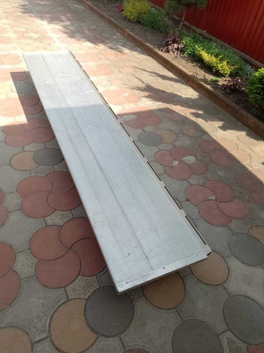 Алюмінієва полиця