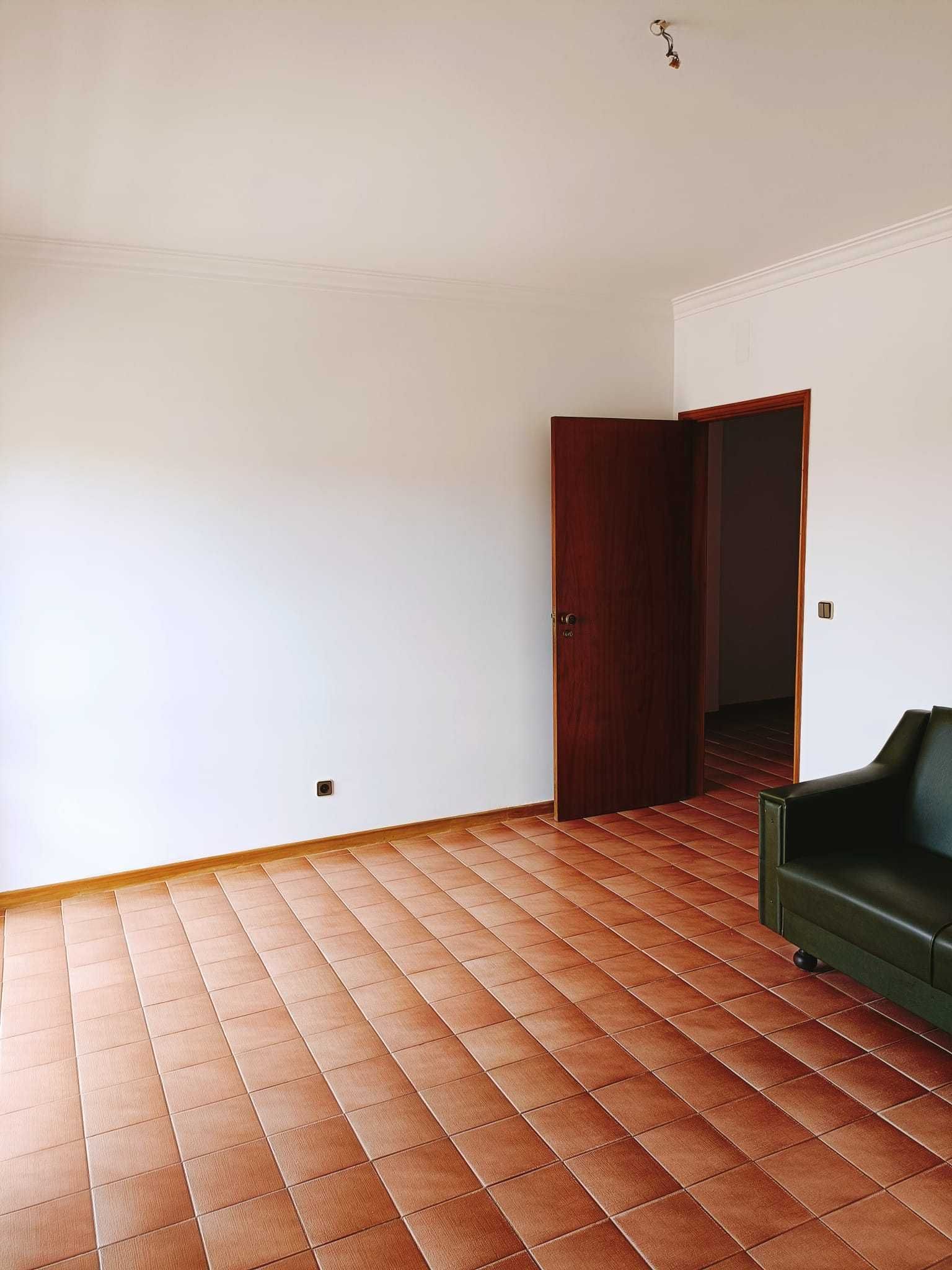 Apartamento T1  com garagem - São Martinho do Bispo, Coimbra