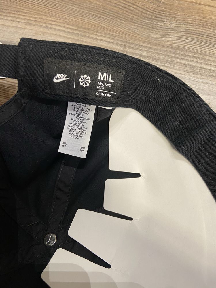 Кепка Nike.