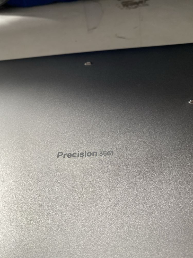 Dell Precision 3561 15,6" FHD IPS i7-11850H nVidia Quadro 4GB Win 11