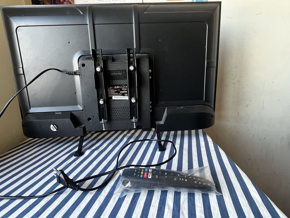 Tv Smart 32 com suporte de parede