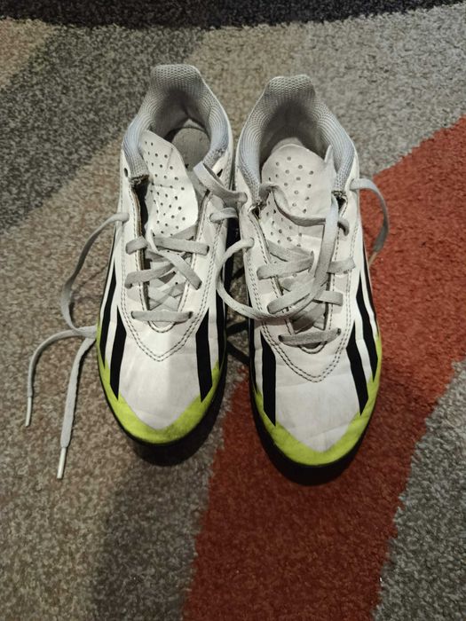 Chuteiras tamanho 36 e 38 em bom estado