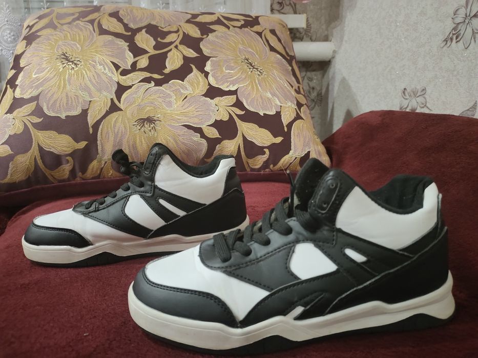 Кросівки унісекс