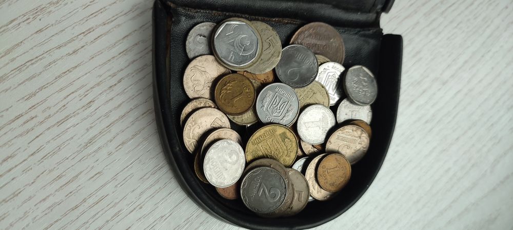 Обмін, Монети  різних видів.