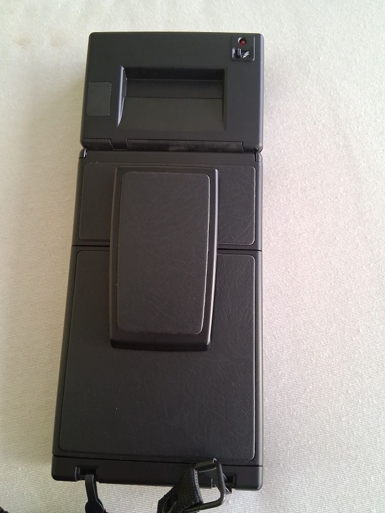 Máquina fotográfica Polaroid 690