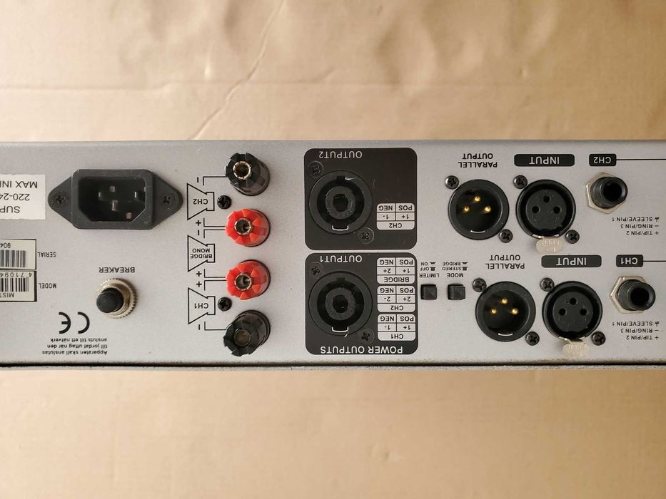 Amplificador de som ALTO MISTRAL, mesa de mistura SPIRIT e colunas SEC