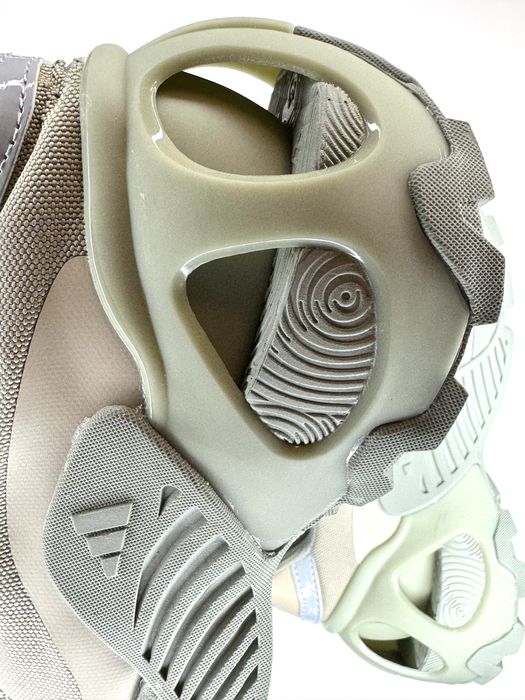 Кроссовки Adidas НОВЫЕ - в наличии 40,41,43 размер