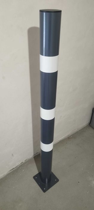 SŁUPEK parkingowy 100 cm x Ø60 grafitowo-biały z podstawą