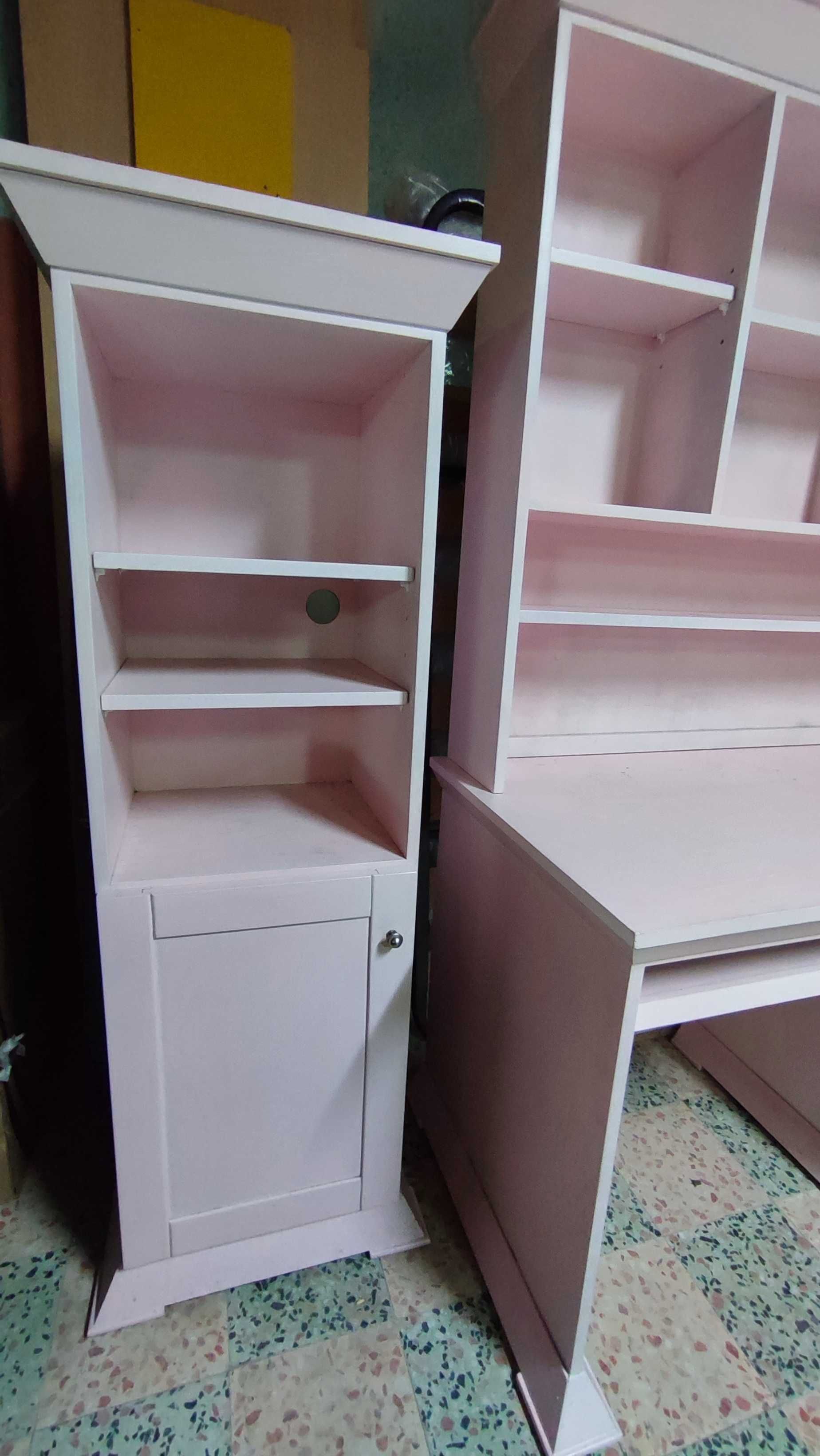 Secretária cor de rosa com estante + móvel