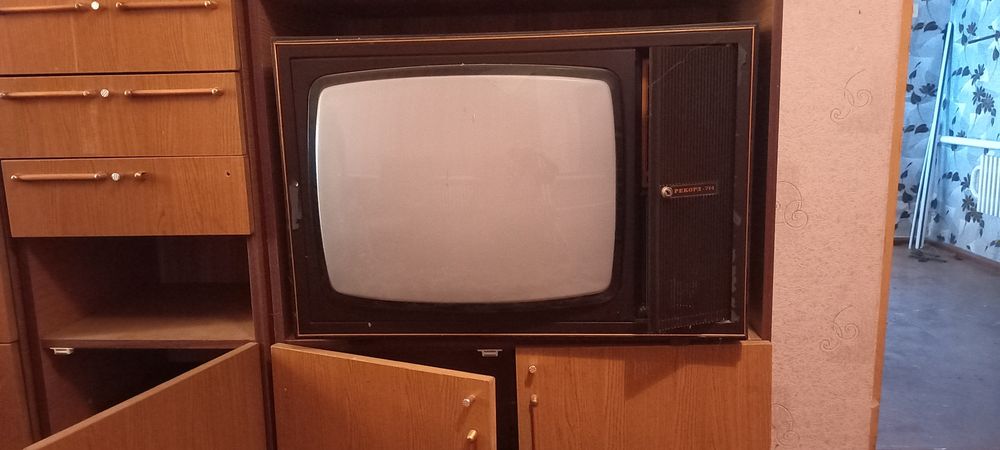 Телевизоры на запчасти,магнитофон двухкассетный Япония.