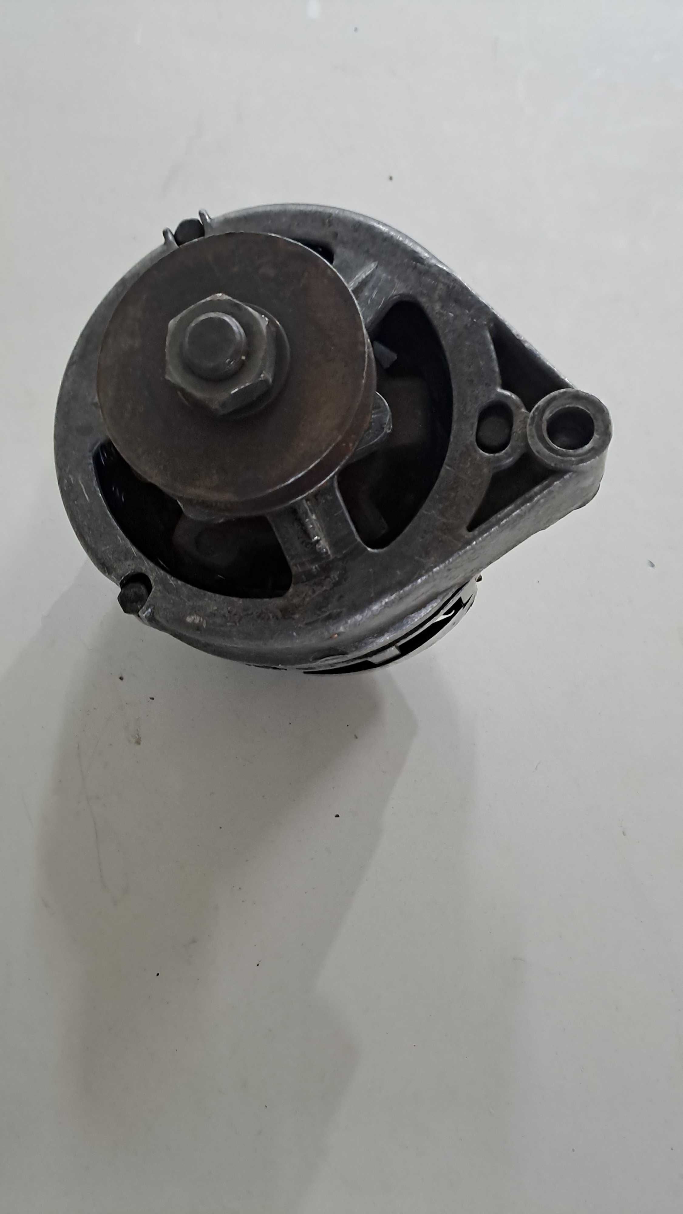 Alternadores -Um para Citroen 2CV, outro para Toyota Corolla Clássico
