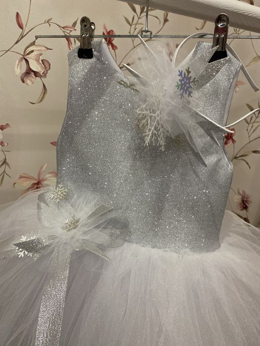 Сукня сніжинка біла зима нова новорічна плаття дитяче сніжна королева