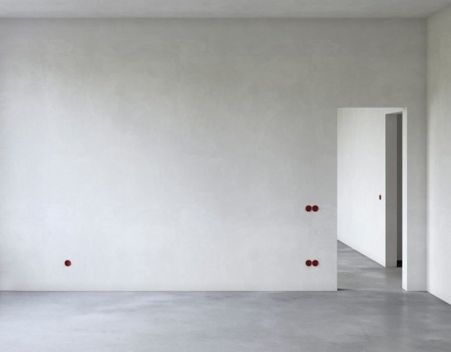 Ремонт квартир : шпаклёвка стен , поклейка обоев .