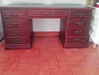 Mesa de escritório em mogno