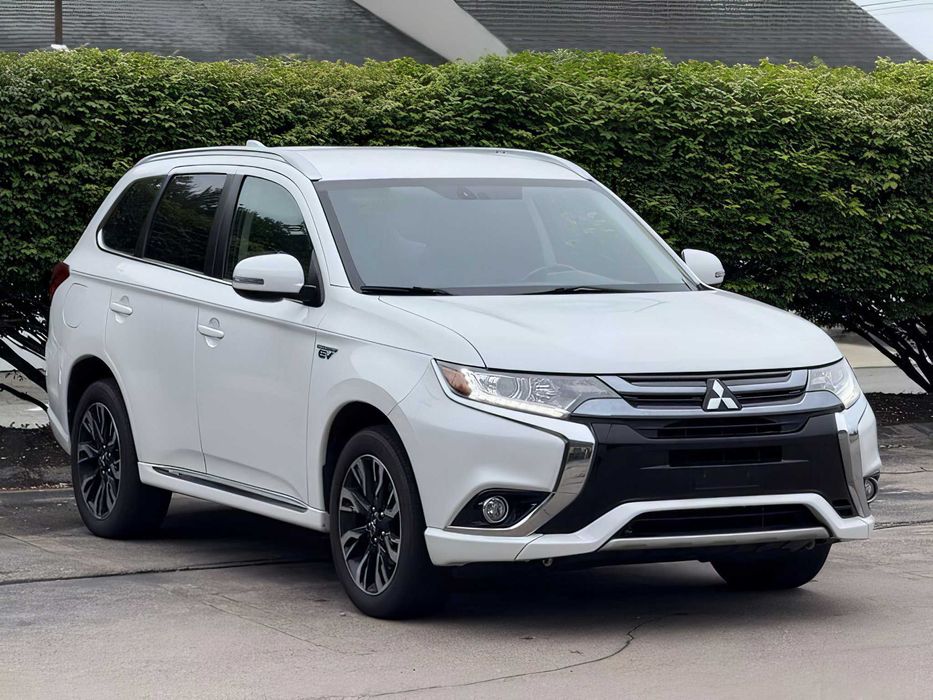 Mitsubishi Outlander      2018
