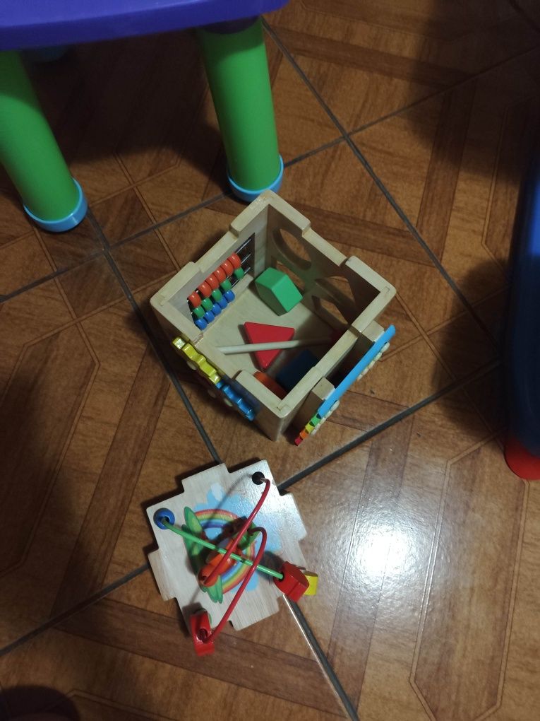 Brinquedos ( mesa Noddy, mesa com várias, Montessori)