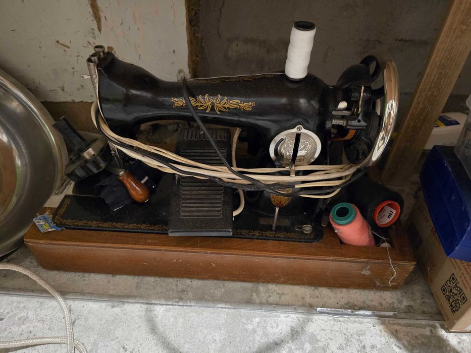 Швейна машинка Подолка з електроприводом