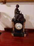 Relógio de mesa francês em mármore e bronze. Porto