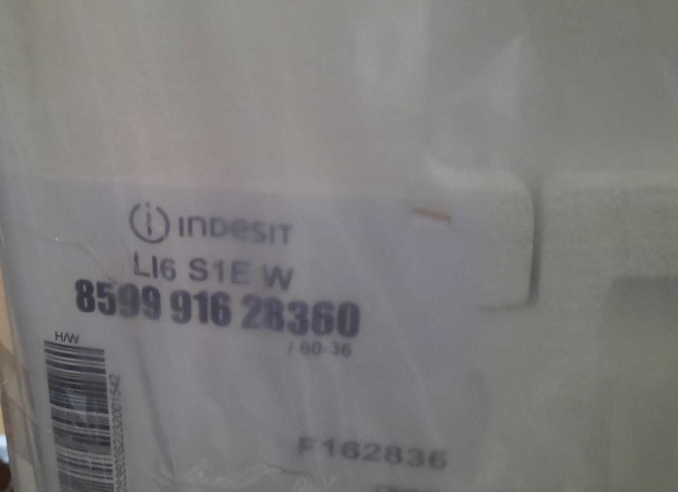Холодильник Indesit LI6 S1EW