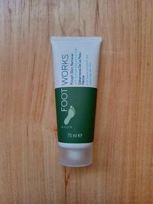 Złuszczający peeling do stóp Avon 75 ml foot works