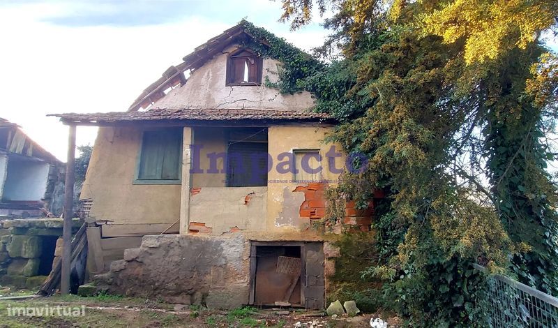 Moradia em ruínas localizada em Pindelo