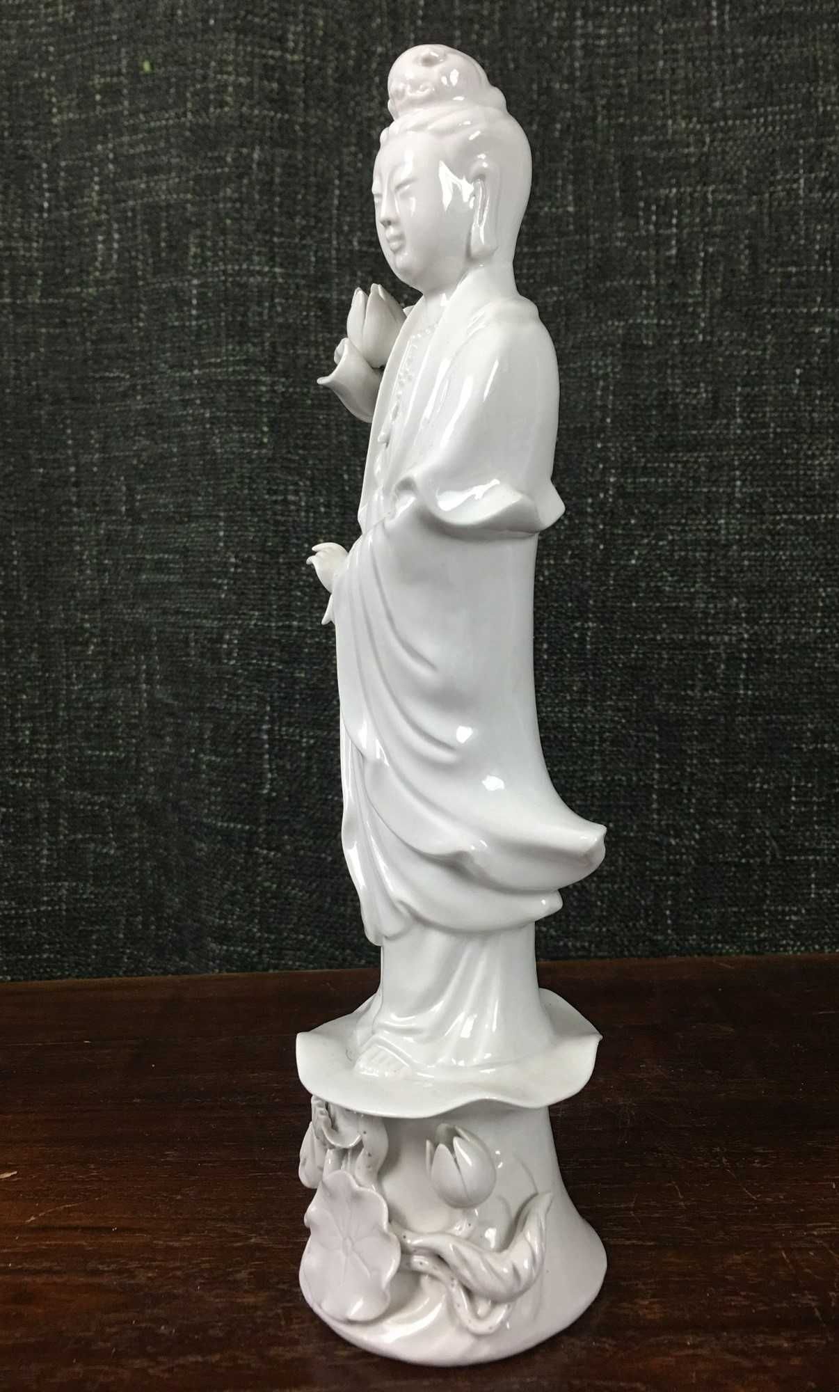 Deusa Guanyin em porcelana branca da China