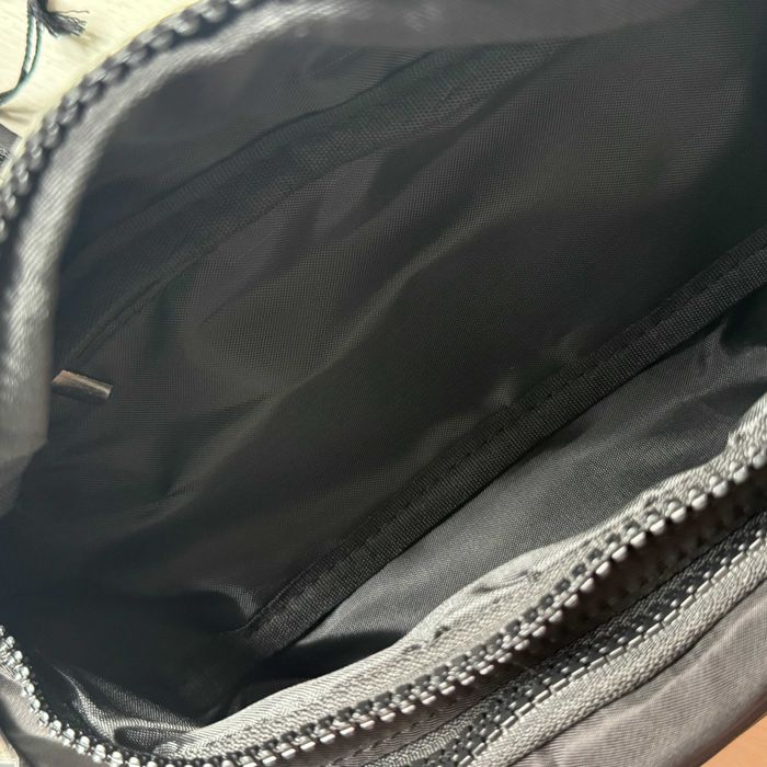 Сумка через плече/на пояс Alo Yoga Funny Pack. Бананка Alo.