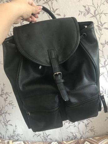 Чорний рюкзак