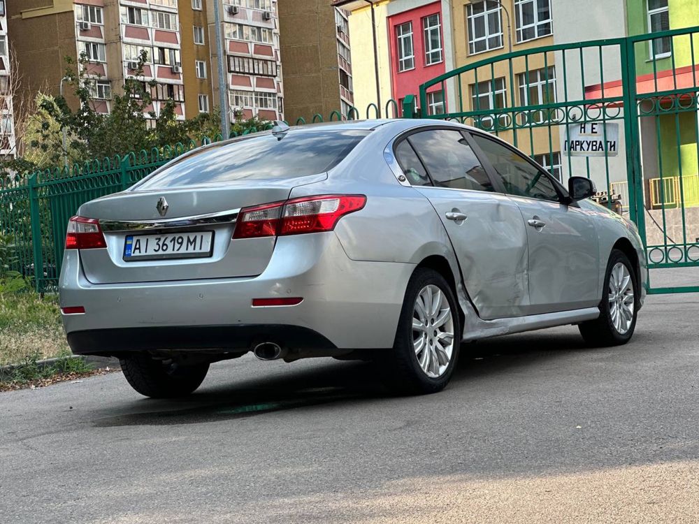 Продаж Renault на автоматі