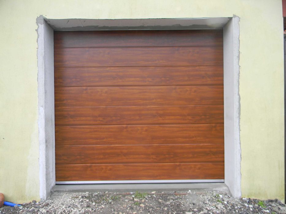 Brama segmentowa ocieplona Orzech , Złoty Dąb 320 x 250