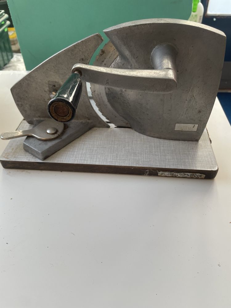 Maquina de charcutaria antiga
