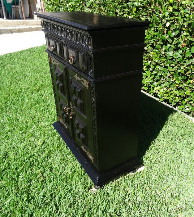 Móvel bastante antigo