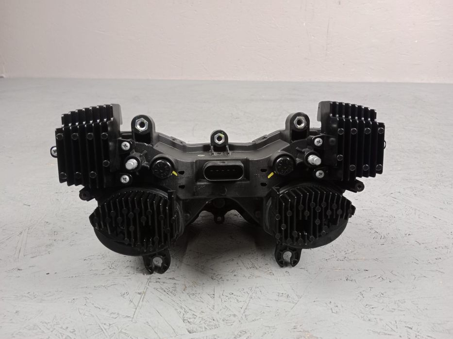 Ducati Streetfighter V2 Lampa Przód Reflektor Przedni Idealny 2023